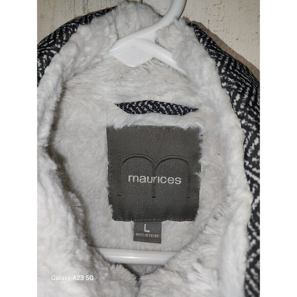 Maurices Size Large Puffer Vest Faux Fur Lining Black White Sleeveless - Picture 4 of 7